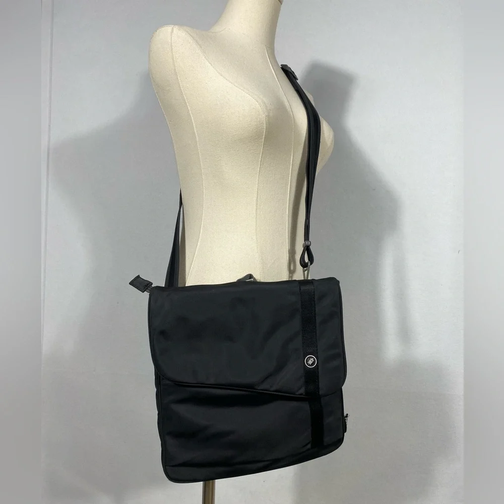 Pacsafe Slingsafe 200 Anti-Theft travel bag/crossbody purse for security